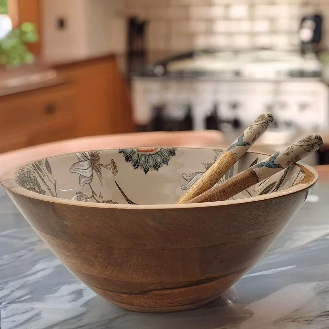 Hartsmede Hummingbird Medium Wooden Serving Bowl with Spoons in Natural Brown and Sand – 3