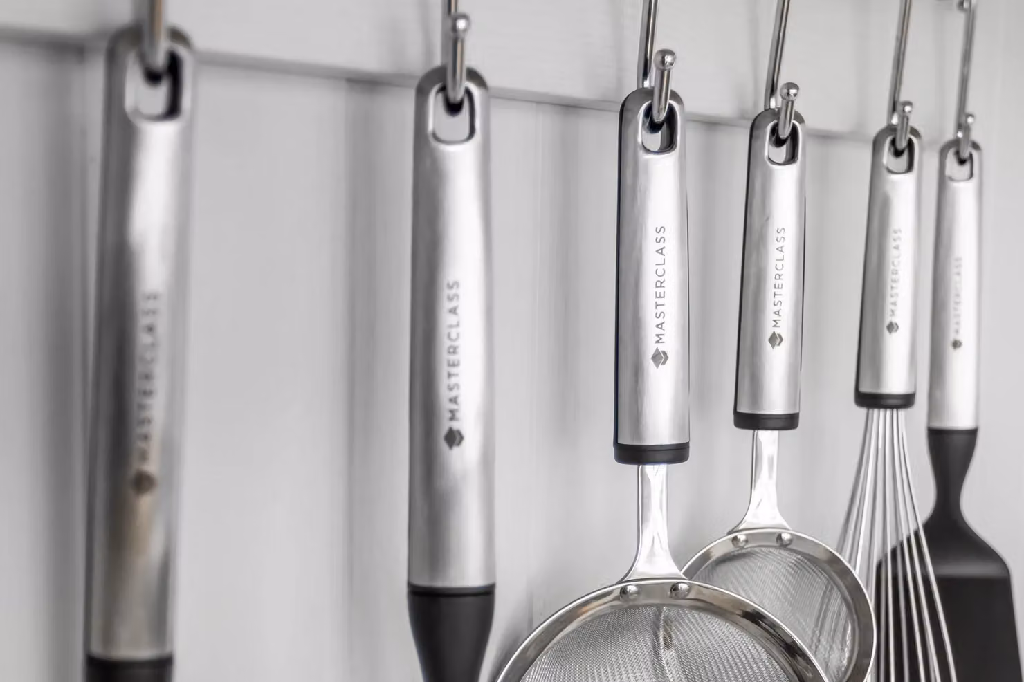 MasterClass Soft Grip Stainless Steel and Silicone Spoon Spatula in Black – 7