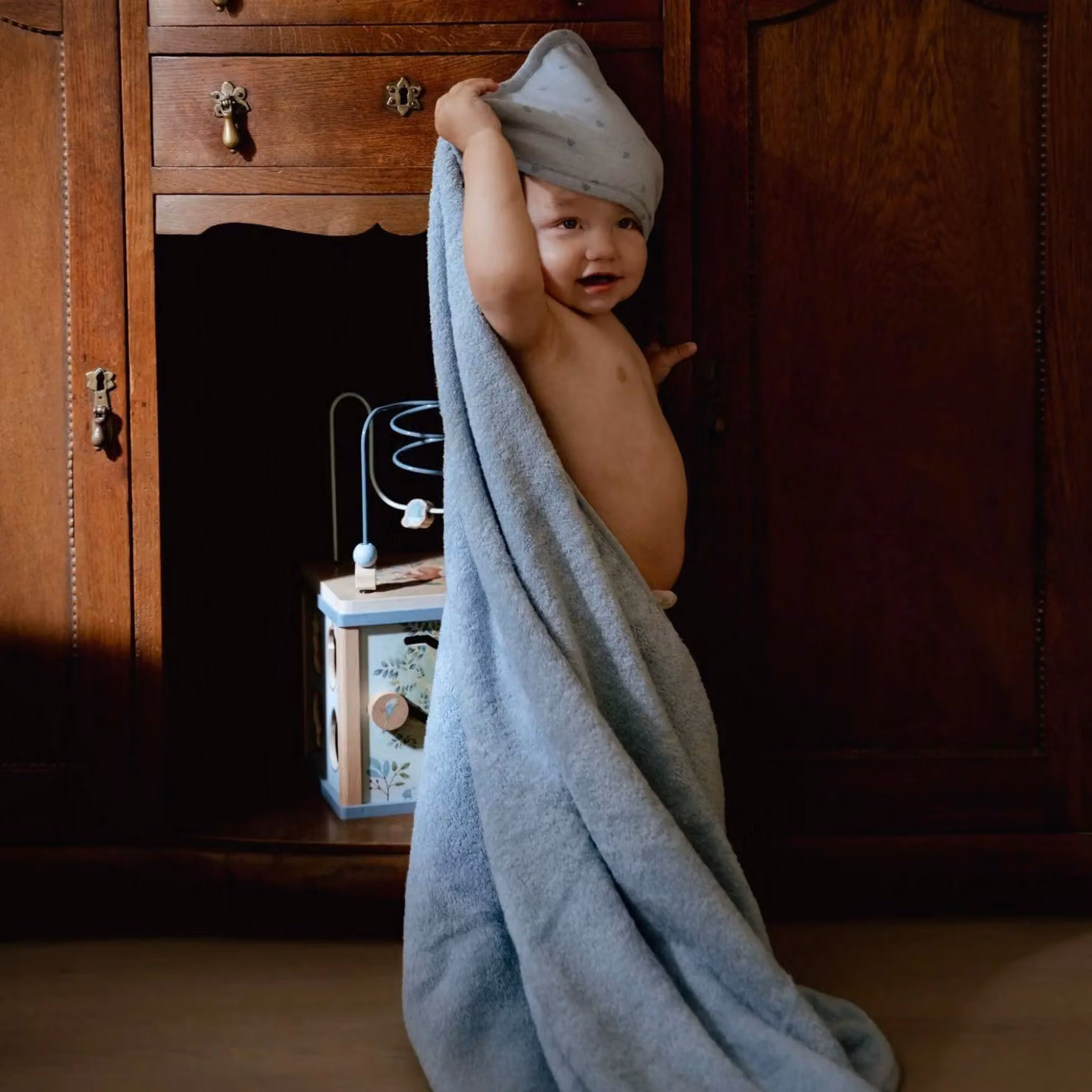 Little Dutch Fluffy Organic Cotton Hooded Towel in Blue, 100 x 100 cm – 2