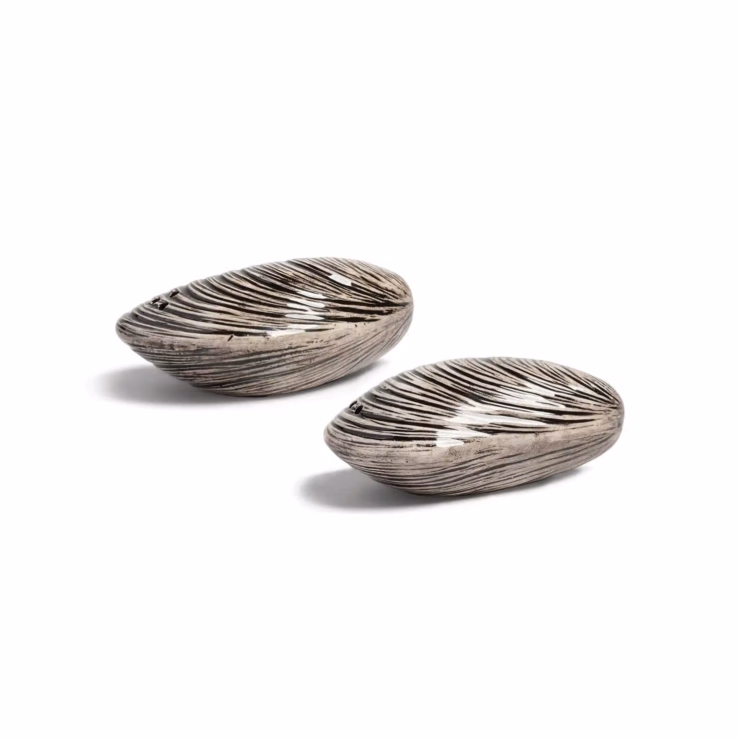 &Klevering Mussel Salt and Pepper Shakers, Grey Ceramic, Refillable