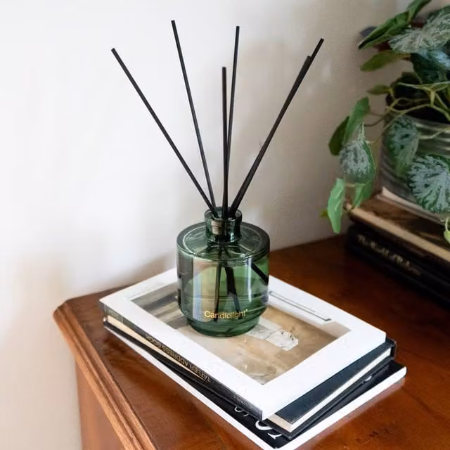 Madison & Mayfair Lotus & Wild Lily Reed Diffuser in Green with Floral and Fresh Scents – 1