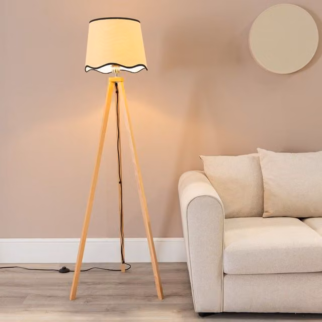 ValueLights Barbro Tripod Floor Lamp in Light Wood with Black Scallop Edge Fabric Shade and LED Bulb, H 153 cm x W 35 cm x D 35 cm – 1
