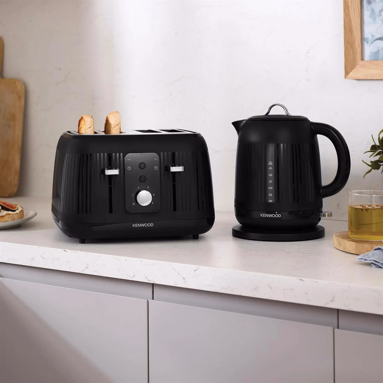 Kenwood 1.7L Plastic Jug Kettle in Black or Blue – 3