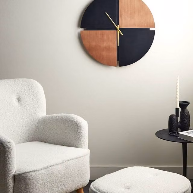 Wyld and Coco Everwood Minimalist Round Analog Wall Clock in Brown and Black, Diameter: 60 cm