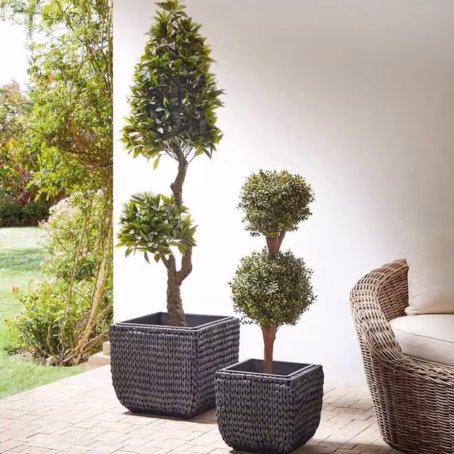 Wyld and Coco Set of 2 Black PE Rattan Planters with Plastic Inserts for Indoor and Sheltered Use