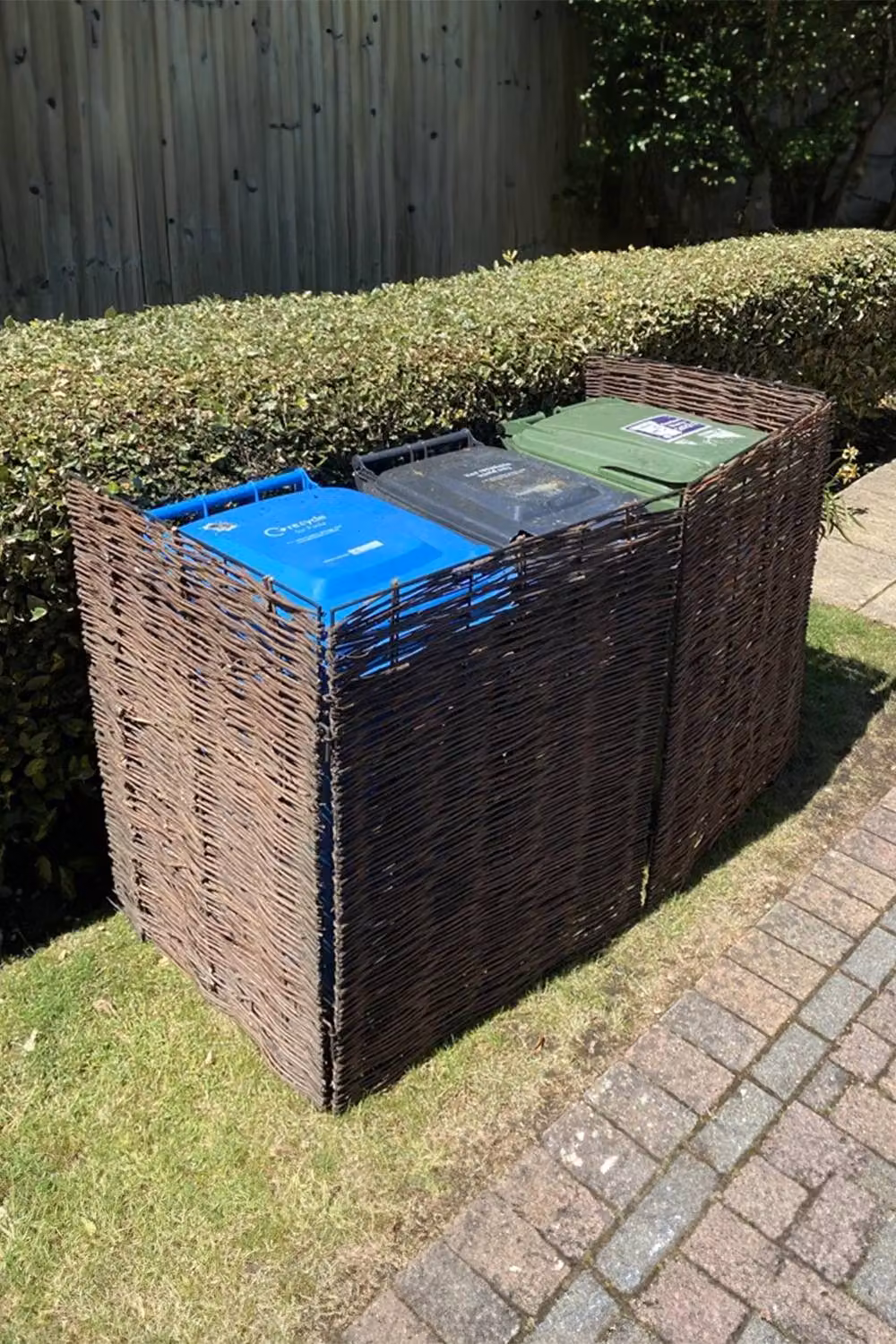 Living and Home Brown Wicker and Metal Trash Can Privacy Fence, Large, H 180 x W 115 x D 81 cm – 3