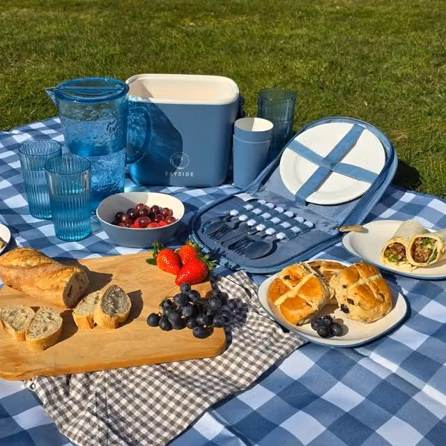 Bayside Pack of 4 Blue Plastic Dinner Plates, Microwave and Dishwasher Safe