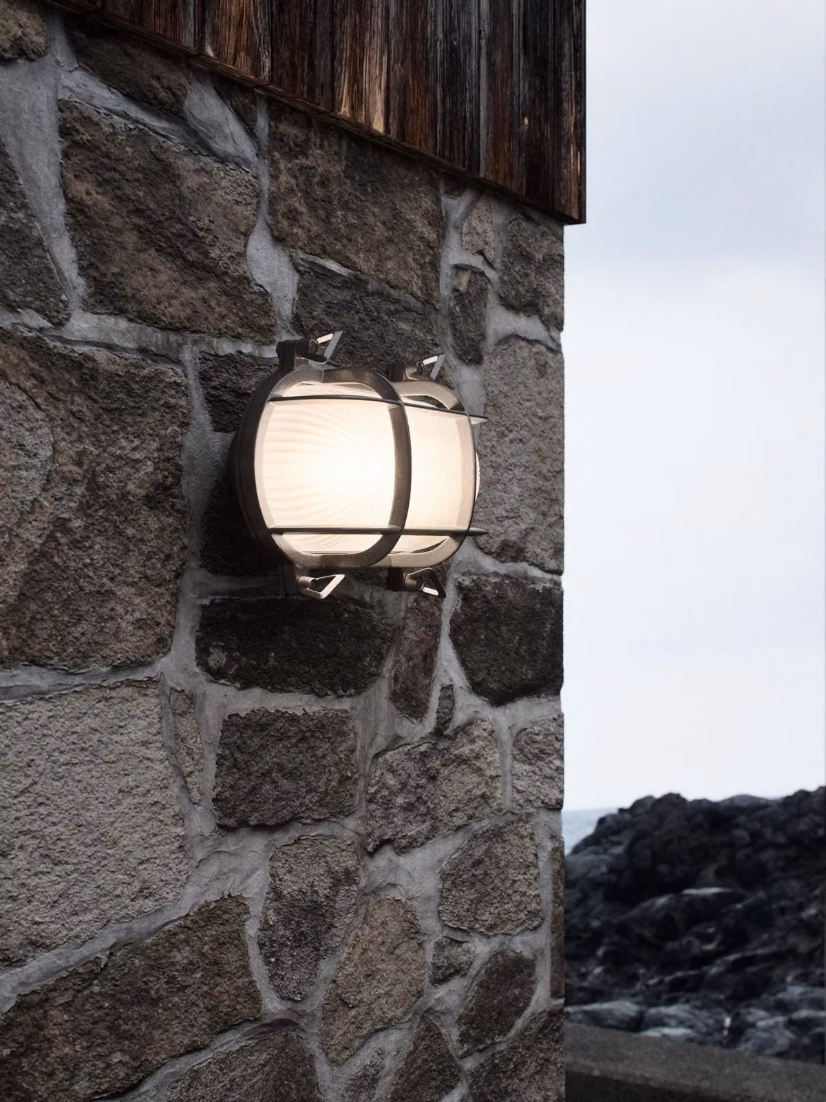 Nordlux Helford Outdoor Wall Light in Silver and Gold/Brass, E27, IP64, Saltwater Resistant – 3