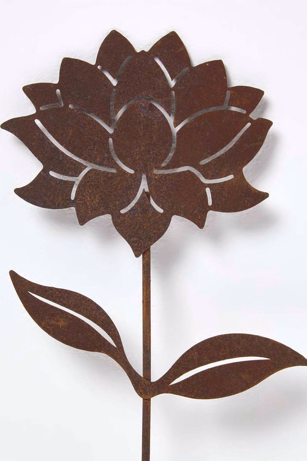 HOMESCAPES Set of 2 Brown Rustic Metal Dahlia Flower Garden Stakes, 37 cm – 2
