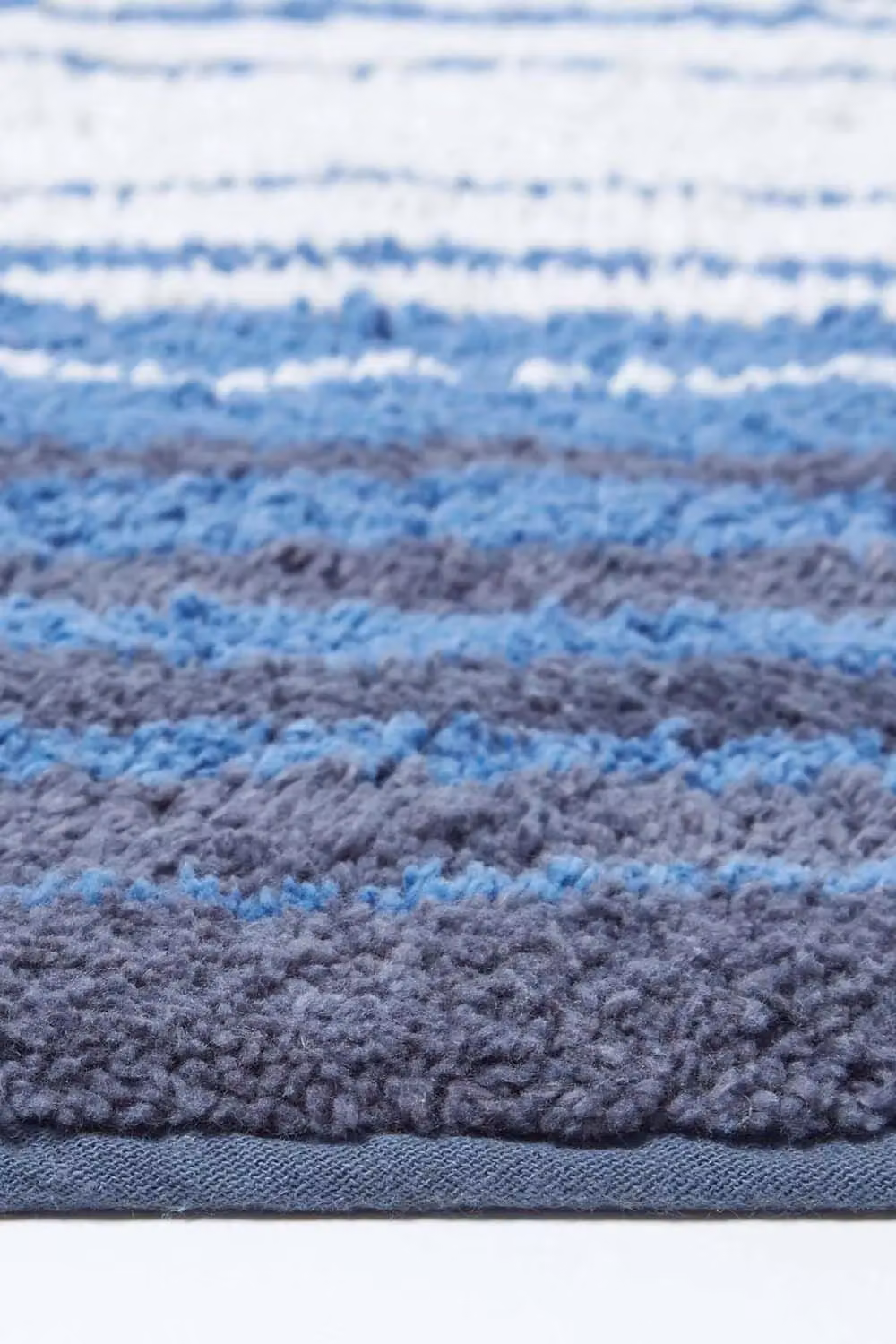 HOMESCAPES Devon Blue and White Striped Cotton Bath Mat with Non-Slip Backing, W: 50 cm, D: 80 cm – 2