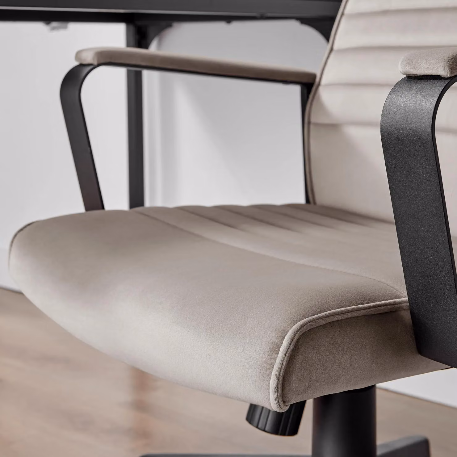 FurnitureboxUK Centro Beige Velvet Reclining Office Chair – 2