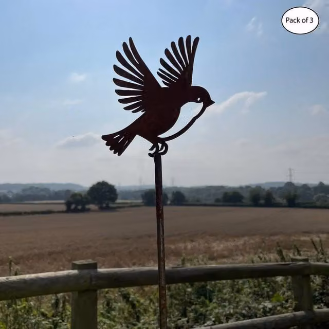 Poppyforge Flying Robin Metal Garden Ornament in Bronze, Pack of 3, W: 15 cm, H: 137 cm – 1