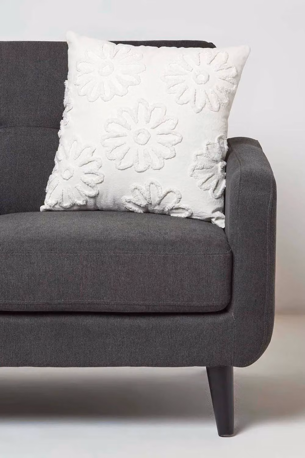 Homescapes Floral White Cotton Tufted Square Cushion with Microfibre Insert W/D/H: 45 x 45 x 45 cm – 2