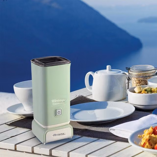 Ariete Electric Milk Frother in Green