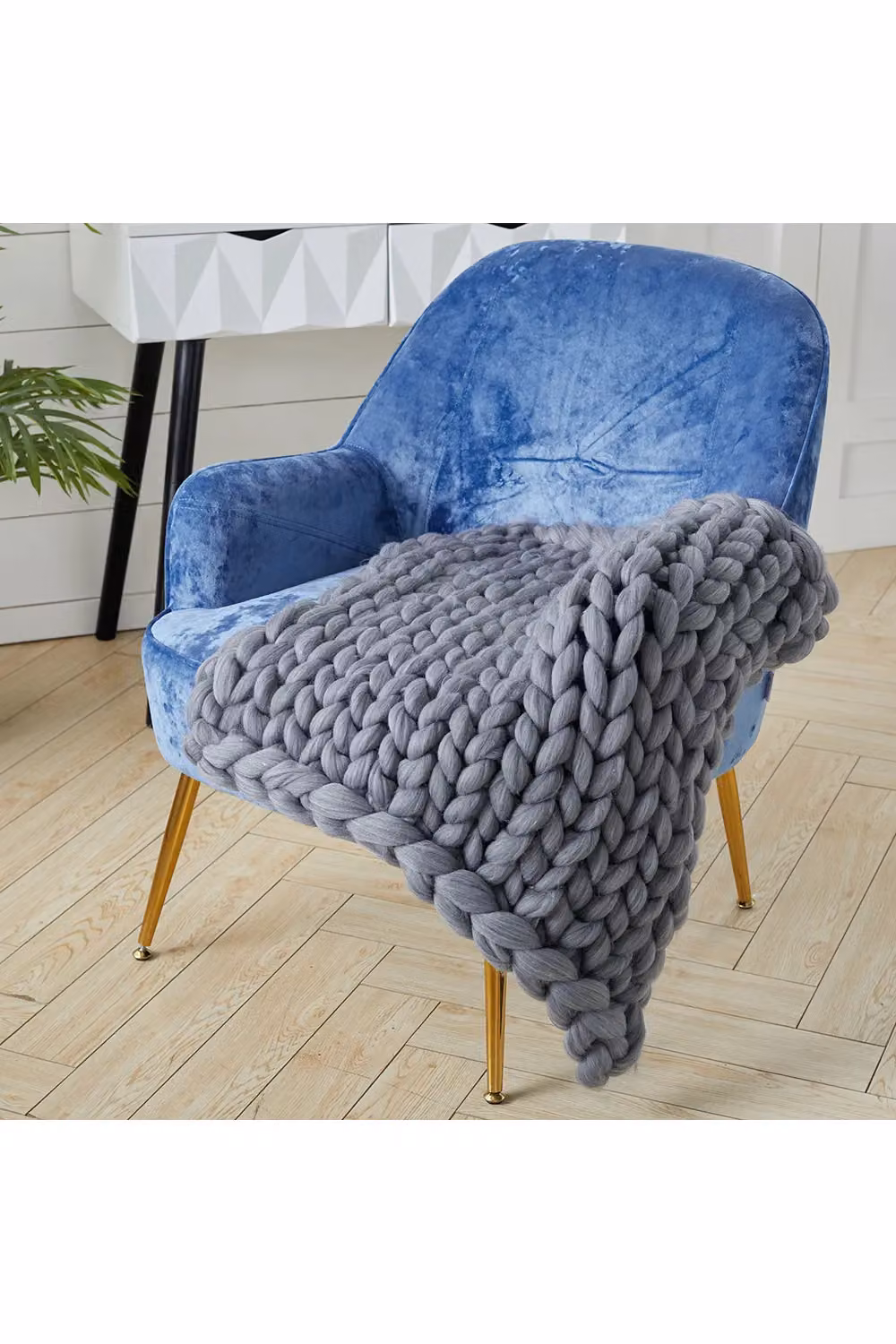 Living and Home Chunky Knit Fluffy Throw Blanket in Mid Grey, 60 x 60 cm – 2