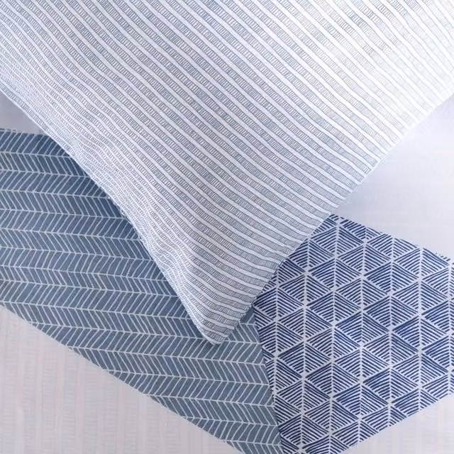 Dreamscene Premium Reversible Blue Striped Geometric Duvet Cover and Pillowcase Set, W/D/H: 200 x 200 cm, Pillowcase: 48 x 75 cm