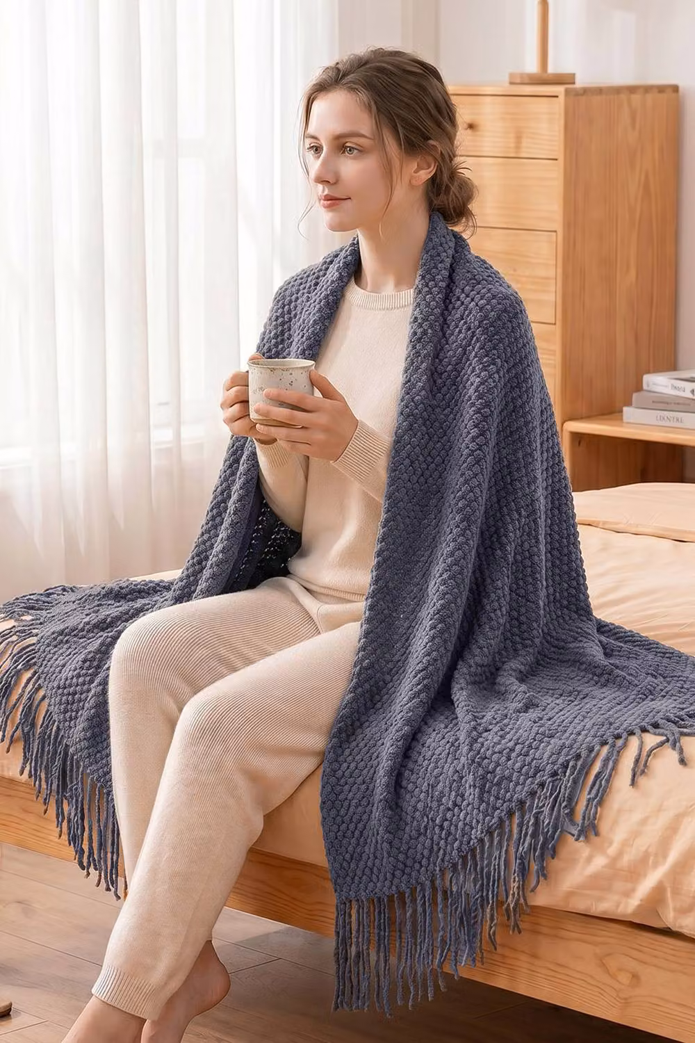 Garden Sanctuary Grey Knitted Polyacrylic Throw Blanket with Fringes, W/D: 170 x 130 cm – 2
