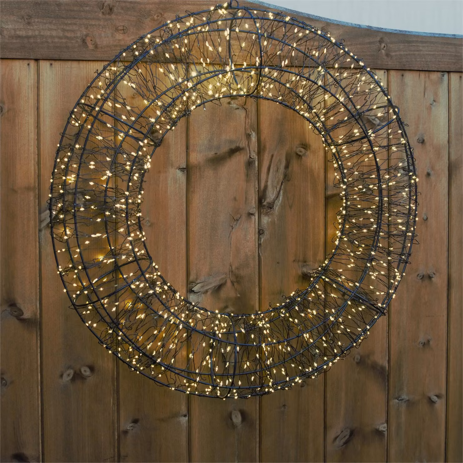 Xmas Haus 2D LED Christmas Wreath in Black with 720 Warm White Twinkling Lights, W: 50 cm, D: 8.5 cm – 2