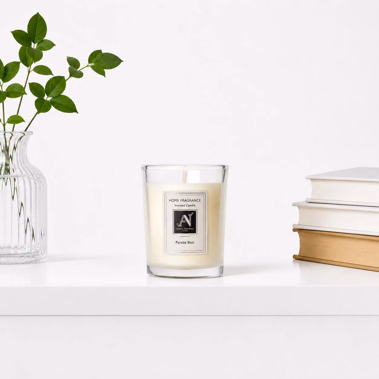 Aroma Naturals Minimalist Luxe Purete Noir Scented Candle in White and Black, 52g – 2