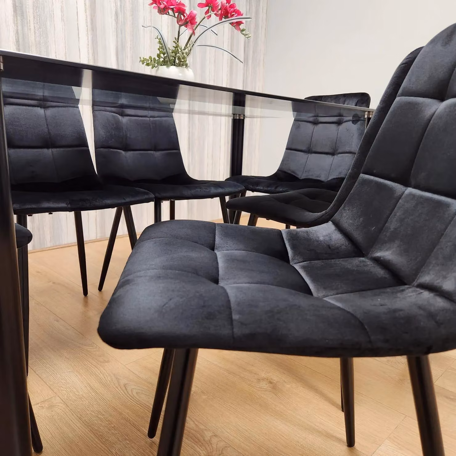 Kosy Koala Black and Transparent Glass Dining Set with 6 Black Tufted Velvet Chairs, W: 140 cm, D: 80 cm, H: 75 cm – 7