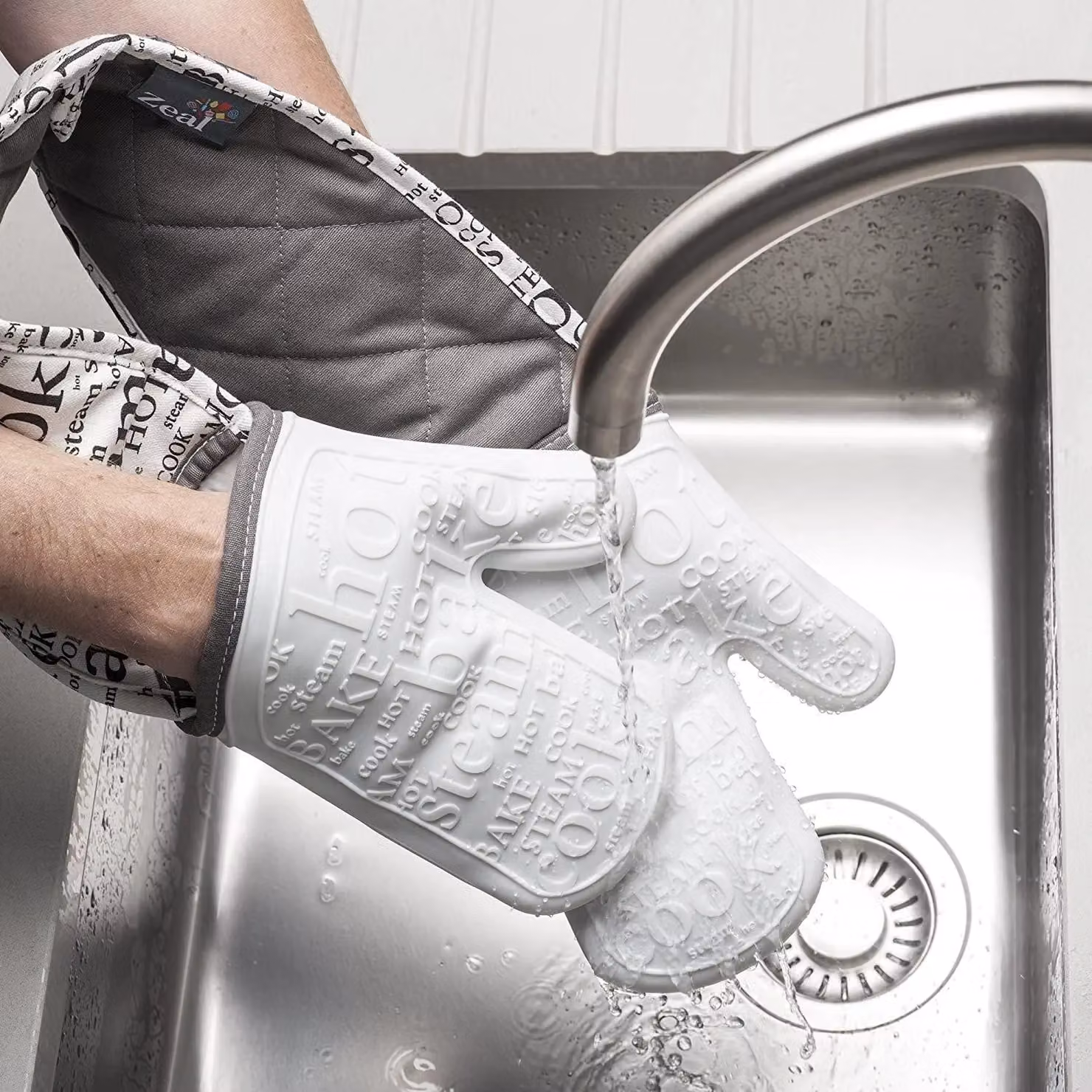 Zeal White Waterproof Silicone Double Oven Gloves – 4