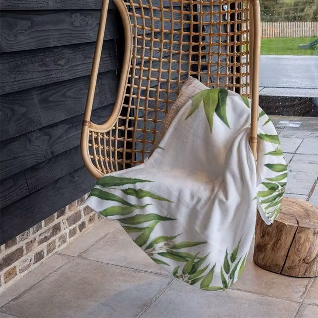 Benjamin Tate Design Floral Leaves Border Fleece Blanket in Green and Beige, W/D/H: 120 x 150 cm