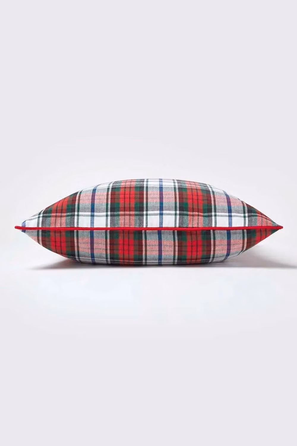 Homescapes MacDuff Tartan Check Cotton Cushion Cover in Red, Green and White, W/D/H: 45 x 45 x 45 cm – 3
