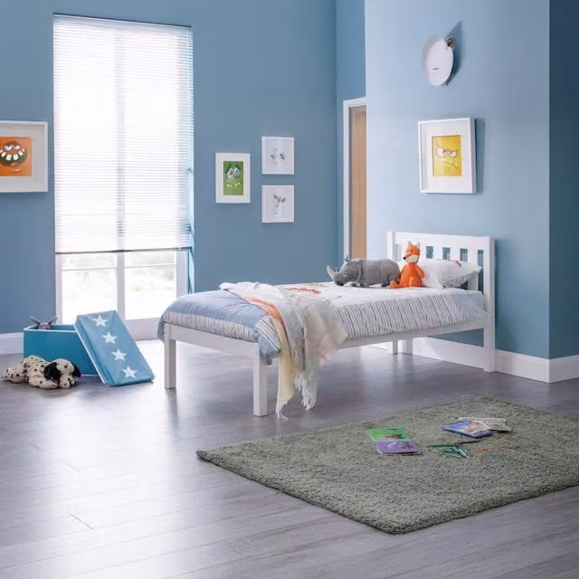Ashfield Solid Pine Minimalist Low Foot End Bed in White and Anthracite, W/D/H: 140 x 200 cm