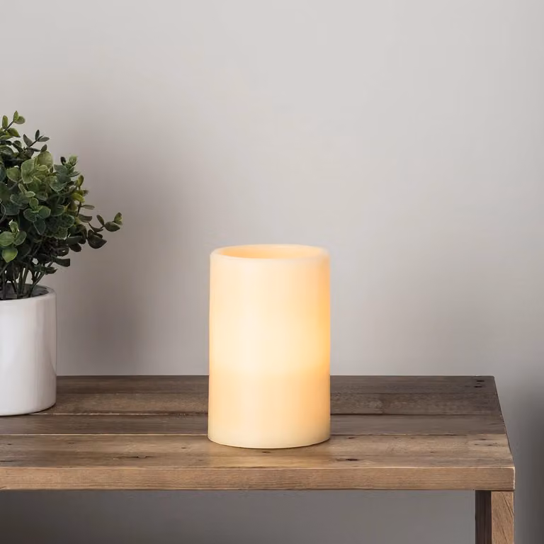 Lights4fun Small Chapel White Wax Battery Operated LED Pillar Candle with Flicker Effect and Timer