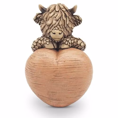 Garden Greatness Highland Cow Wooden Heart Ornament in Brown and Multicolour – 1