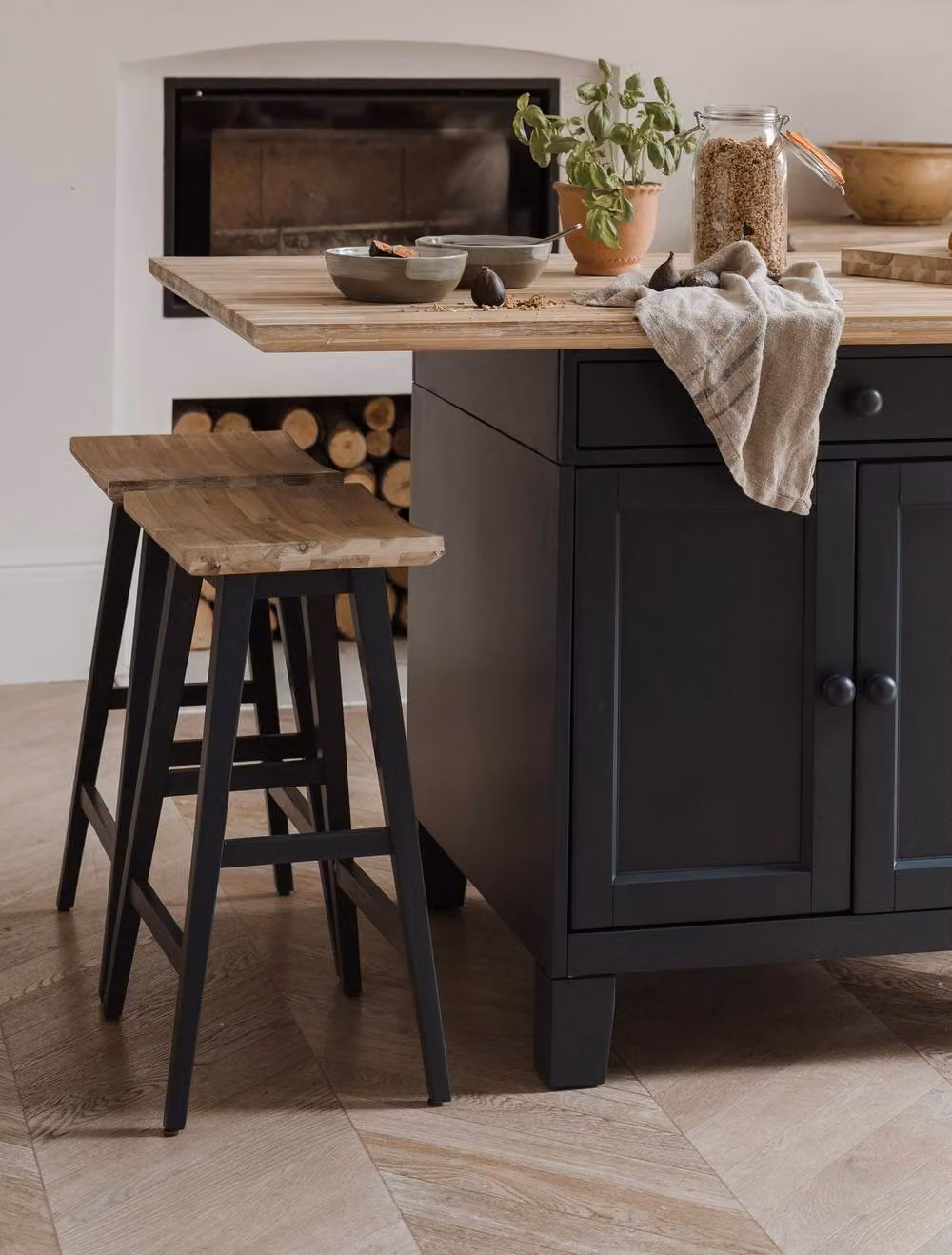 Statement Furniture Florence Navy Blue Bar Stool with Acacia Hardwood Square Seat, W43 x D33 x H65 cm – 3