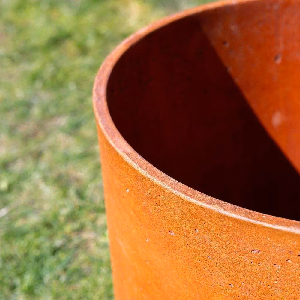 Primrose Matte Rust Limestone Round Planter Pot with Saucer, Orange and Grey, Diameter: 50 cm – 2