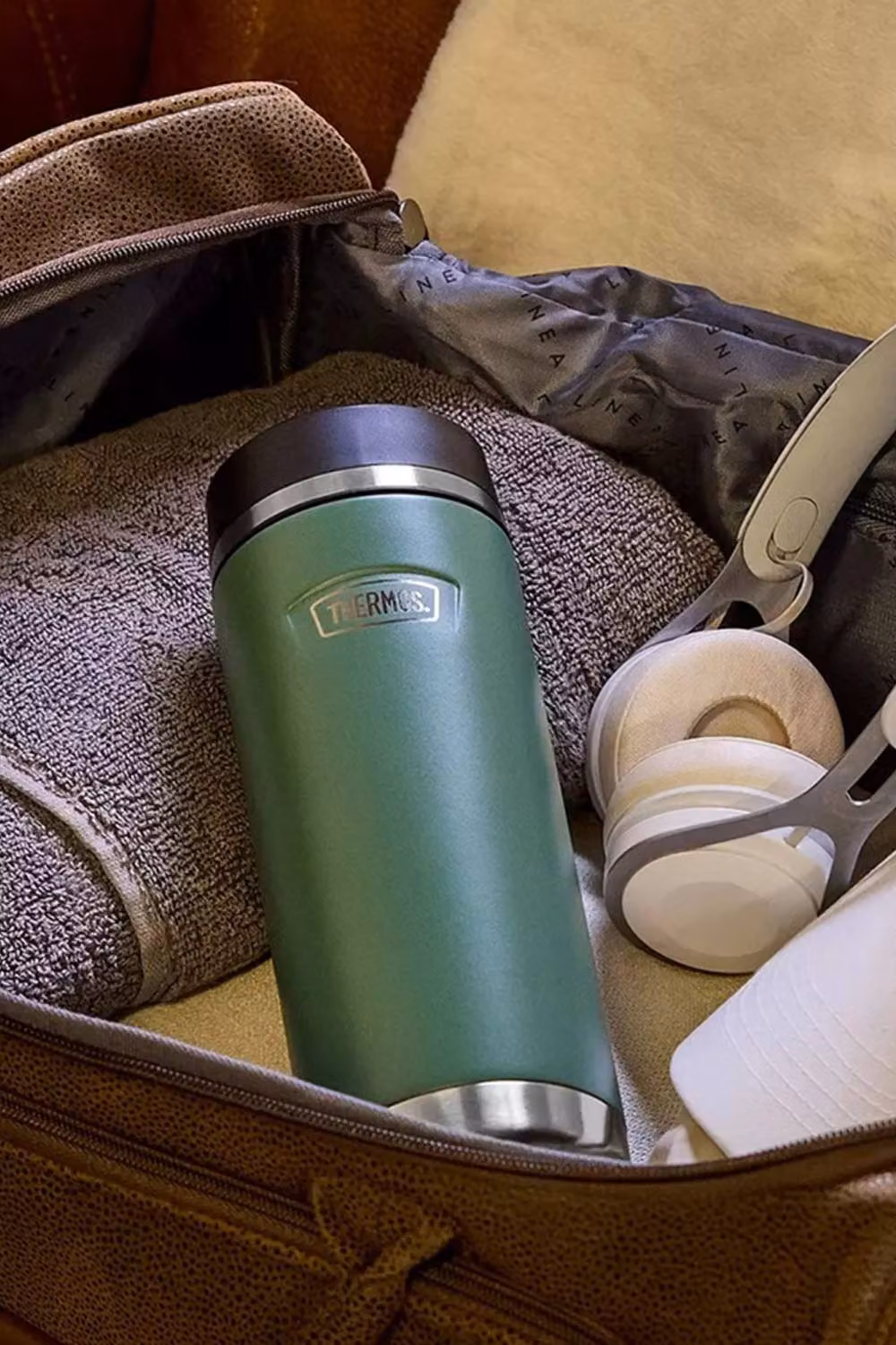 Thermos Icon Series Flip Straw Water Bottle, 710ml, Rock Cap Green – 3