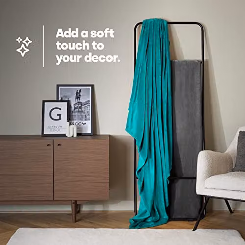 LIVIVO Fluffy Fleece Throw Blanket in Turquoise Blue, W/D/H: 150 x 150 x 200 cm – 5