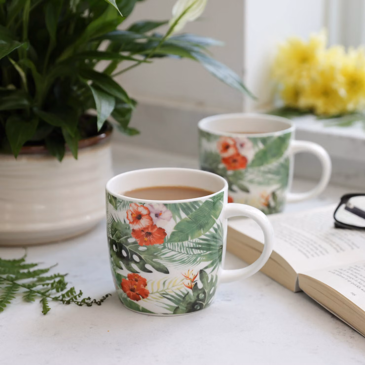 KitchenCraft Set of Four Bone China Floral Mugs in Green and Multicolour – 2