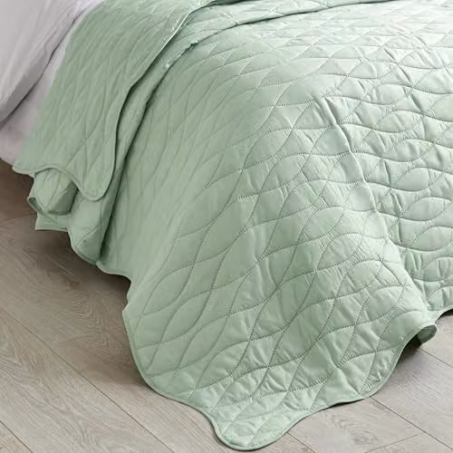 Catherine Lansfield Scallop Waves Quilted Bedspread Green W/D: 240 x 260 cm – 1