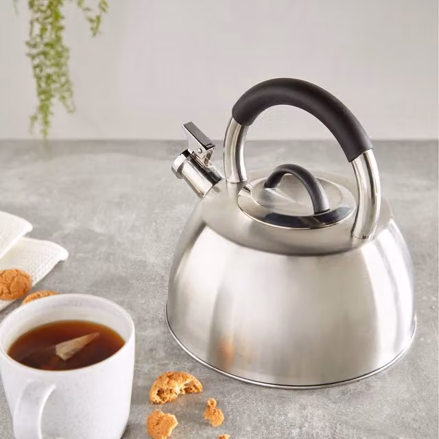 VonShef Whistling Stove Top Kettle in Silver