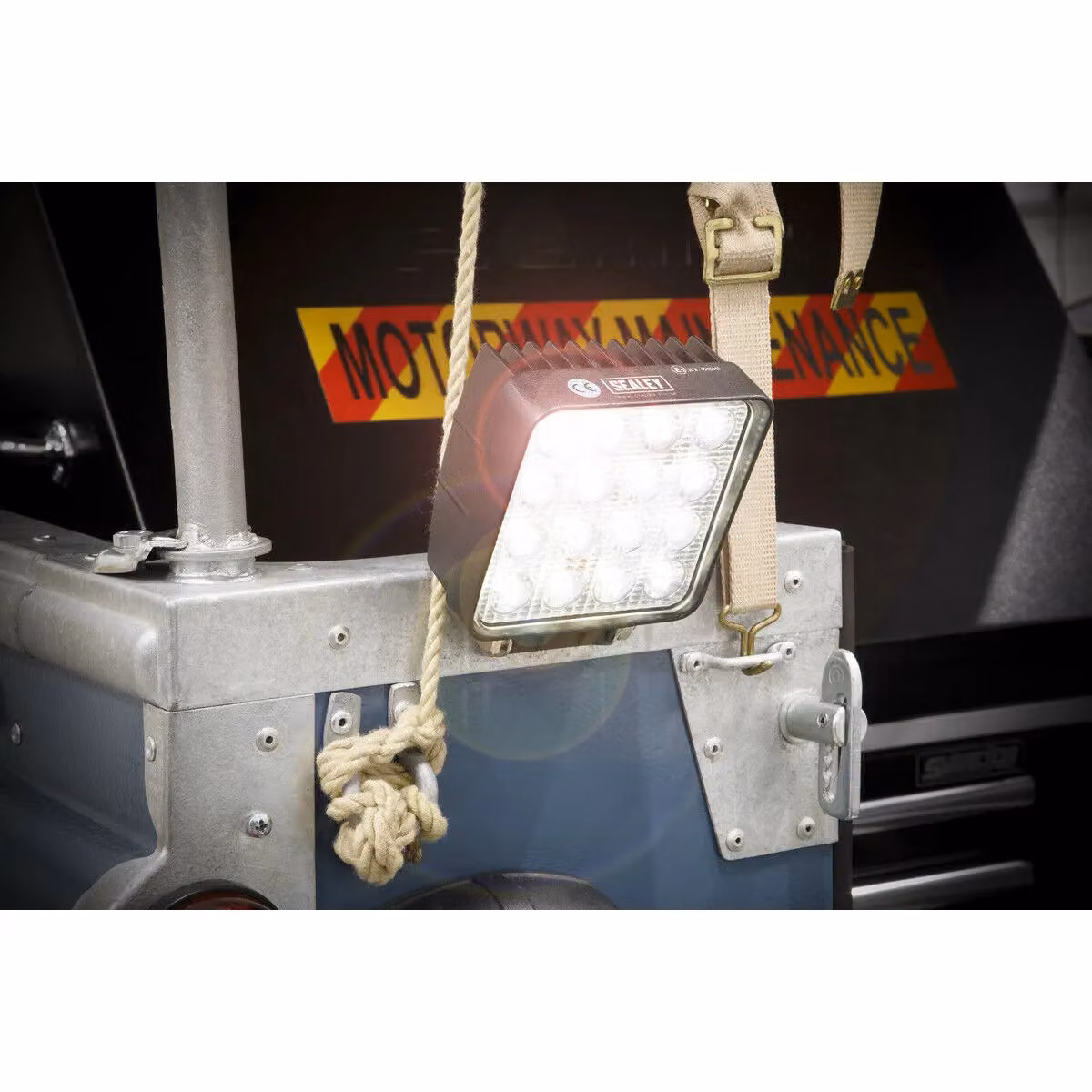 Loops 48W SMD LED Waterproof Work Light and Mounting Bracket, Black Square Floodlight with IP68 Rating – 3