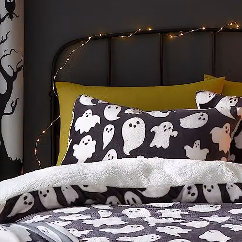 Bedlam Spooky Ghost Reversible Fleece Duvet Cover and Pillowcase Set in White and Grey, W/D/H: 200 x 200 cm – 2