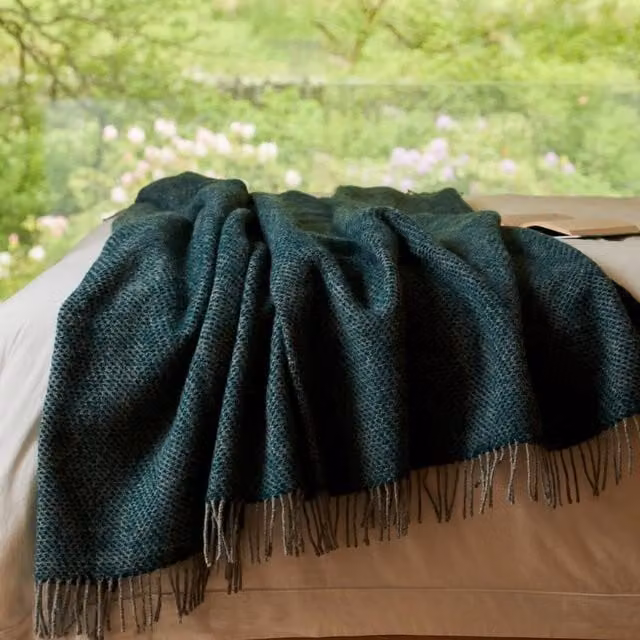 Tweedmill Beehive XL Wool Throw Blanket with Fringes in Green