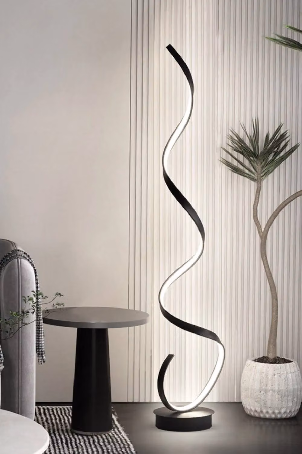 Living and Home Modern Curved LED Spiral Floor Lamp in Black, Height: 131 cm – 2