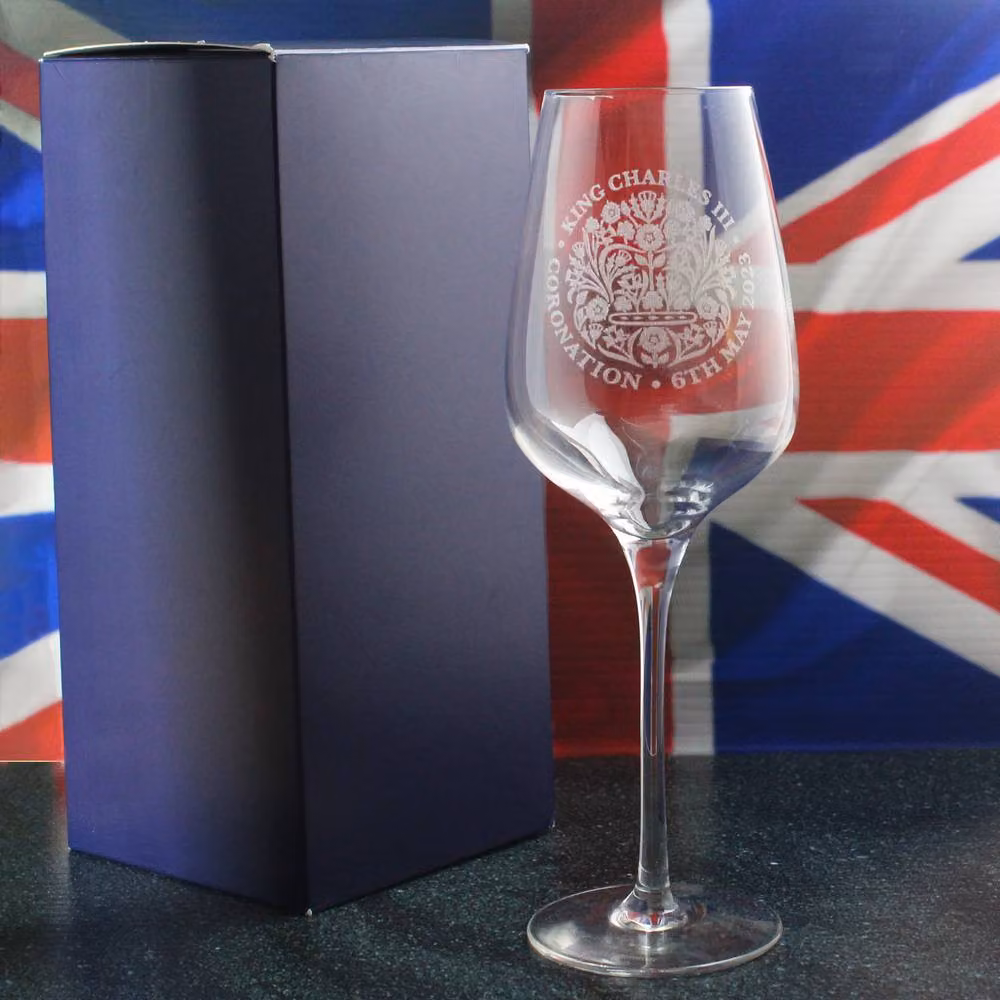 Uniqueful Personalised Commemorative Coronation of the King Red Wine Glass in Clear – 2