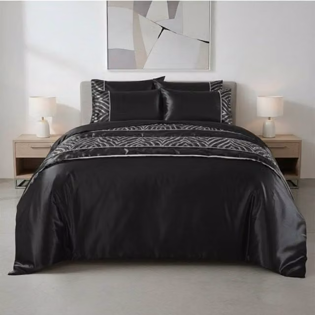 Snug City Shimmer Duvet Cover and Pillowcase Set in Black, Double (140 x 200 cm) – 1