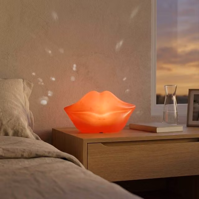 Garden Greatness Bold Red Lips Novelty USB Tabletop Lamp in Red