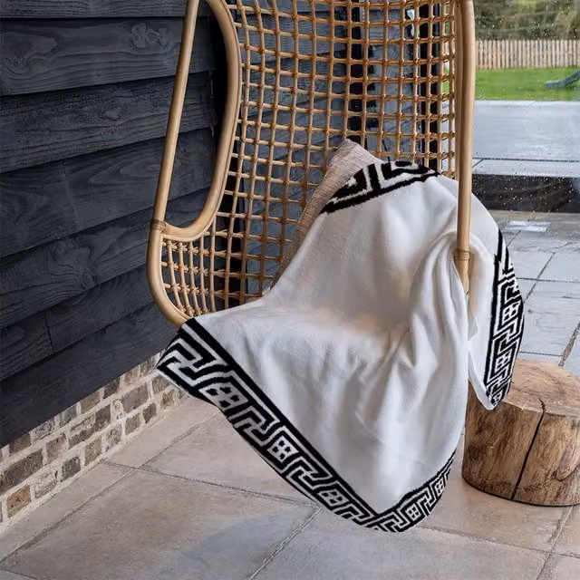 Benjamin Tate Design Greek Traditional Meandor Fleece Blanket in Black, Beige and White, W/D/H: 120 x 150 cm – 1