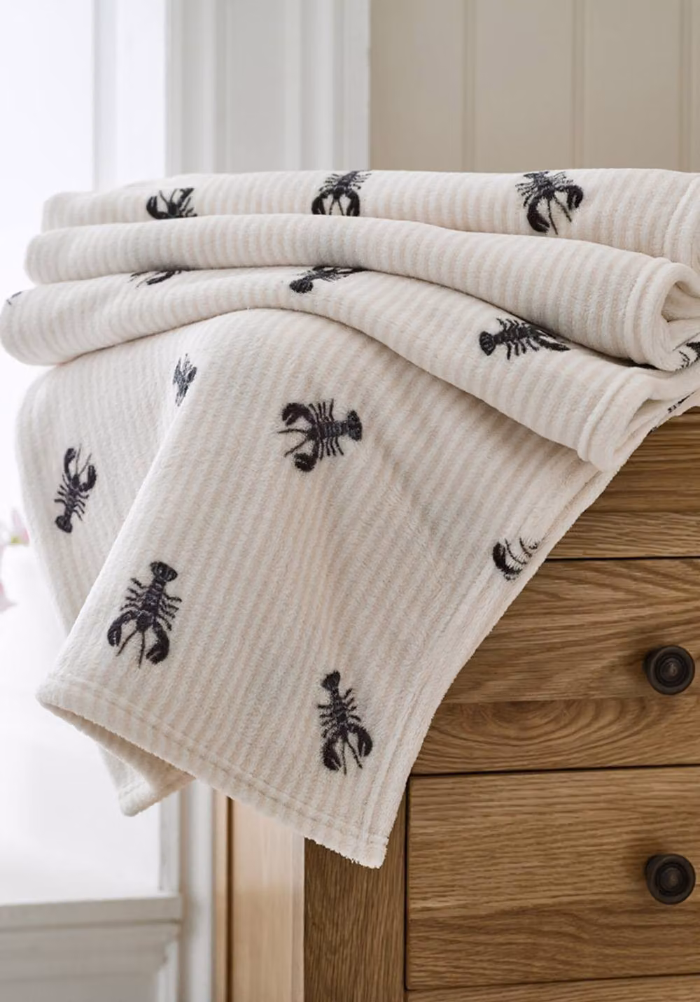 Lobster Creek Rock Lobster Supersize 240gsm Coastal Fleece Printed Throw, Multicolour and White, W: 150 cm, D: 200 cm – 3