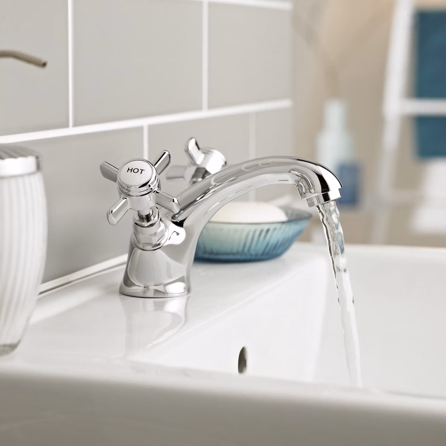 Kartell Klassique Mono Basin Mixer Tap with Pop Up Waste in Chrome