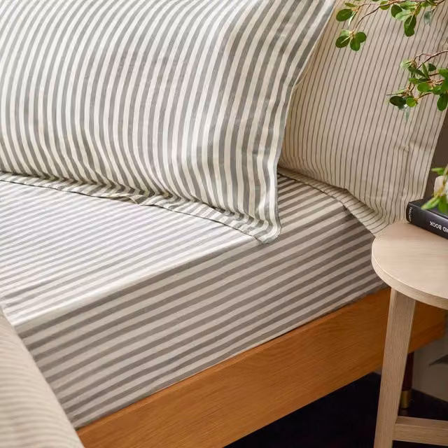 Yard Hebden Striped 100% Cotton Fitted Sheet in Grey, W/D/H: 140 x 200 cm