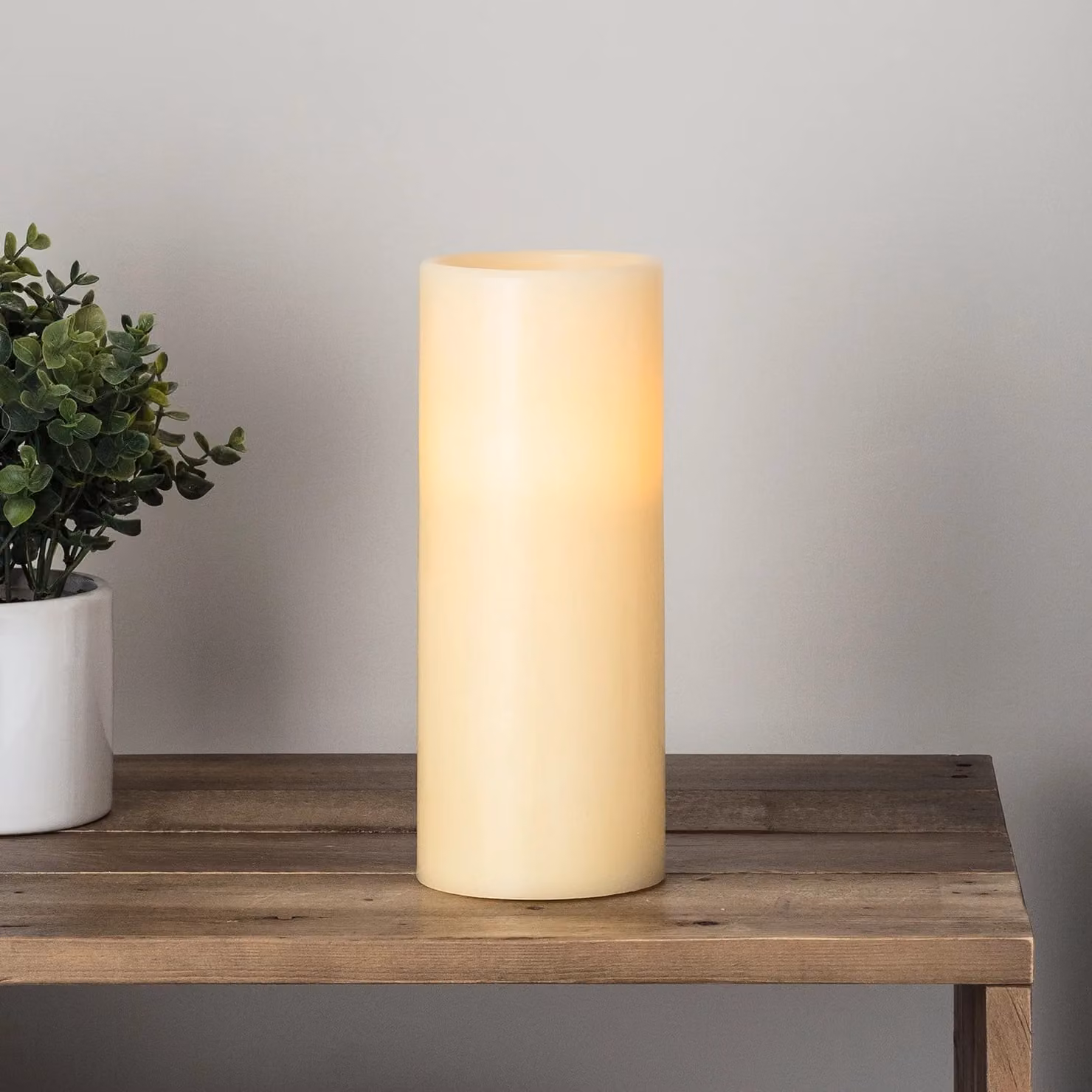 Lights4fun Large White Wax Chapel Battery LED Pillar Candle with Flicker Effect and Timer
