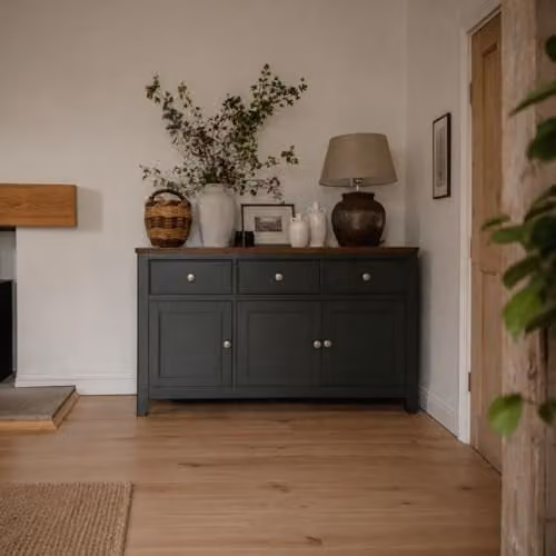 Statement Furniture Queensbury Large Sideboard with Oak Top, 3 Doors and 3 Drawers in Bottle Green, W/D/H: 135 x 40 x 81 cm – 1